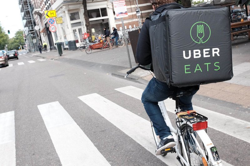 "Nie dość, że z Ubera, to jeszcze Hindus". A mnie tacy kurierzy rowerowi na ulicach Warszawy wprawiają w zachwyt