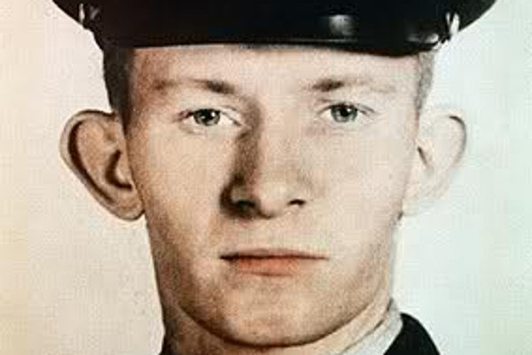 Charles Robert Jenkins to słynny amerykański dezerter. W 1965 r. podczas wojny w Korei uciekł z Korei Południowej do Północnej. Zmarł 11 grudnia 2017 r. w Japonii.