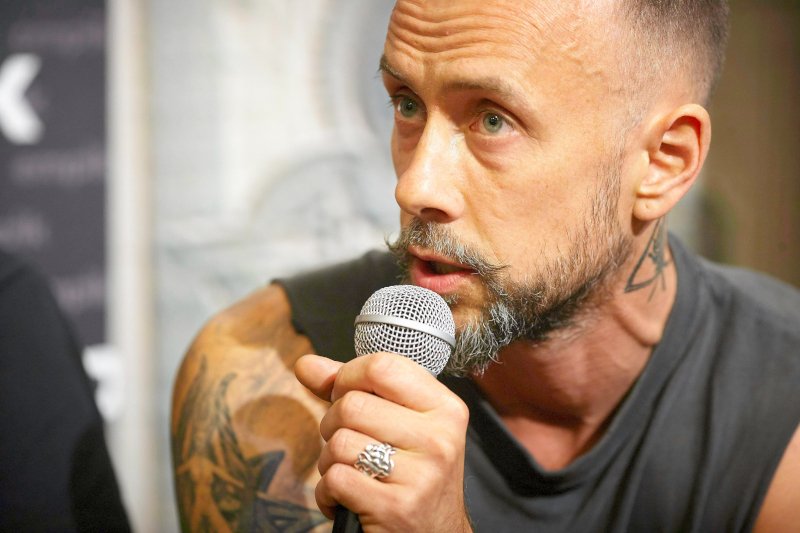 Adam "Nergal" Darski sprzeciwia się karaniu artystów za obrazę uczuć religijnych.