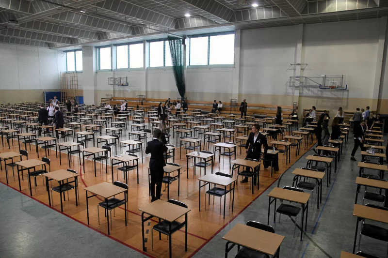 Jeśli nie dojdzie do porozumienia nauczycielami z rządem, niektóre sale egzaminacyjne mogą wyglądać w ten sposób.
