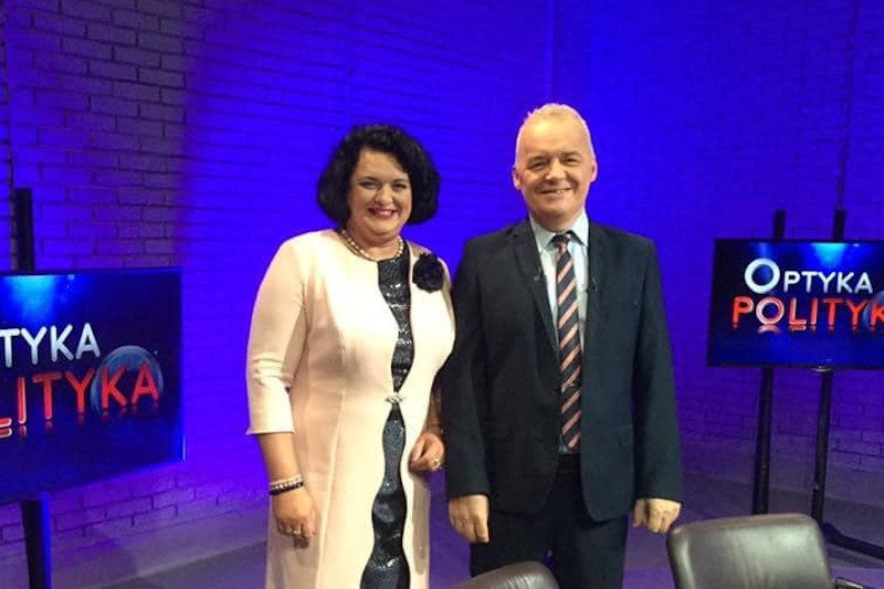 Barbara Dziuk gratuluje nowemu naczelnemu "Dziennika Zachodniego".