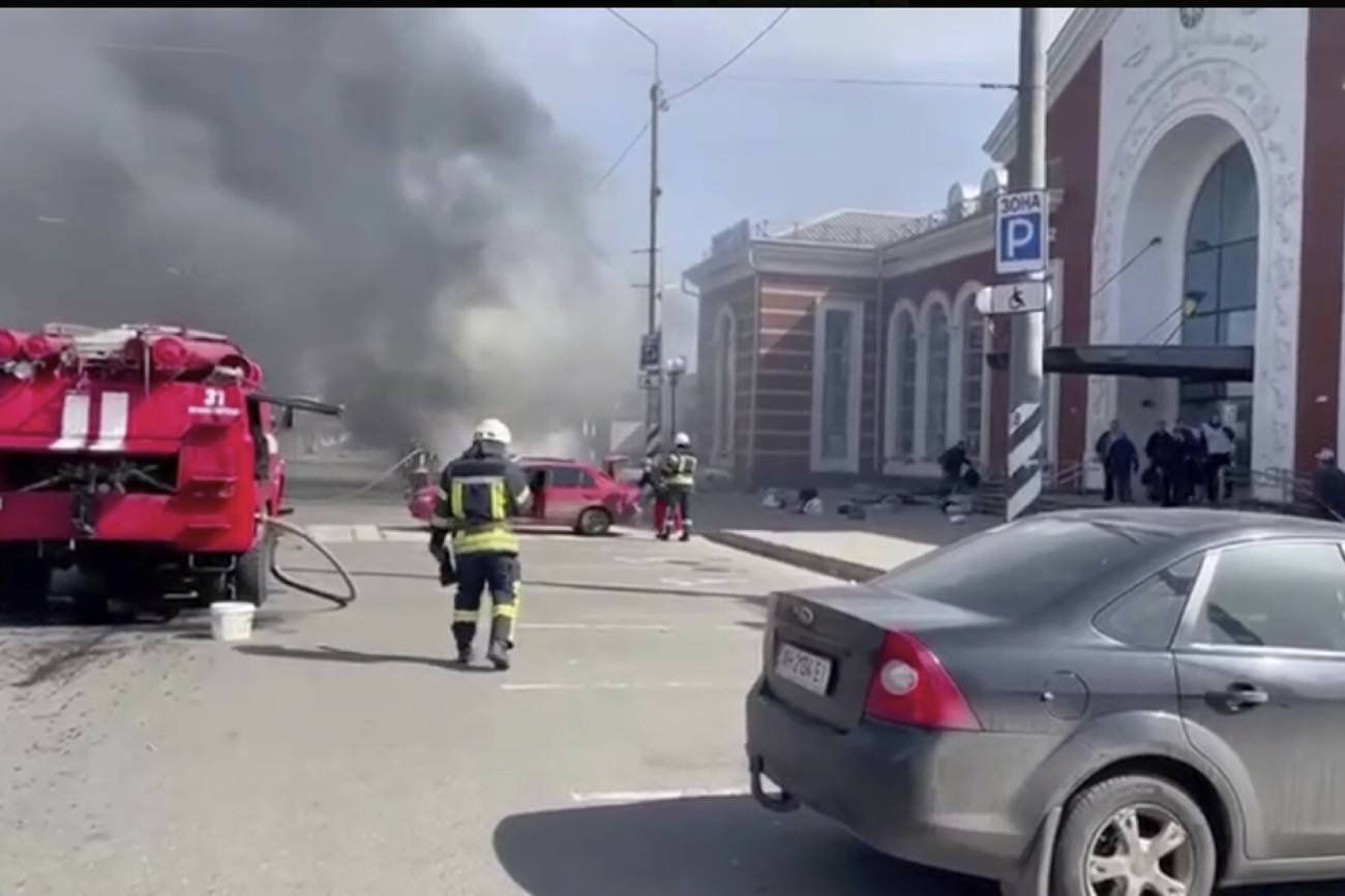 Rosjanie ostrzelali dworzec kolejowy w Kramatorsku. Nie żyje 30 cywilów