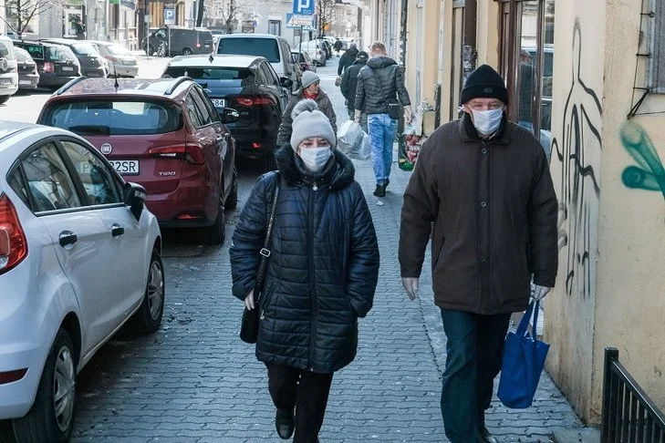 Rząd chce zmienić zasady zasłaniania nosa i ust. Koniec z "pseudoochoną".