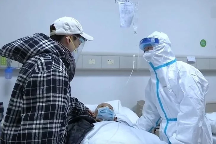 Nie tylko drogą kropelkową. W Chinach wykryto nowy sposób rozprzestrzeniania się koronawirusa.