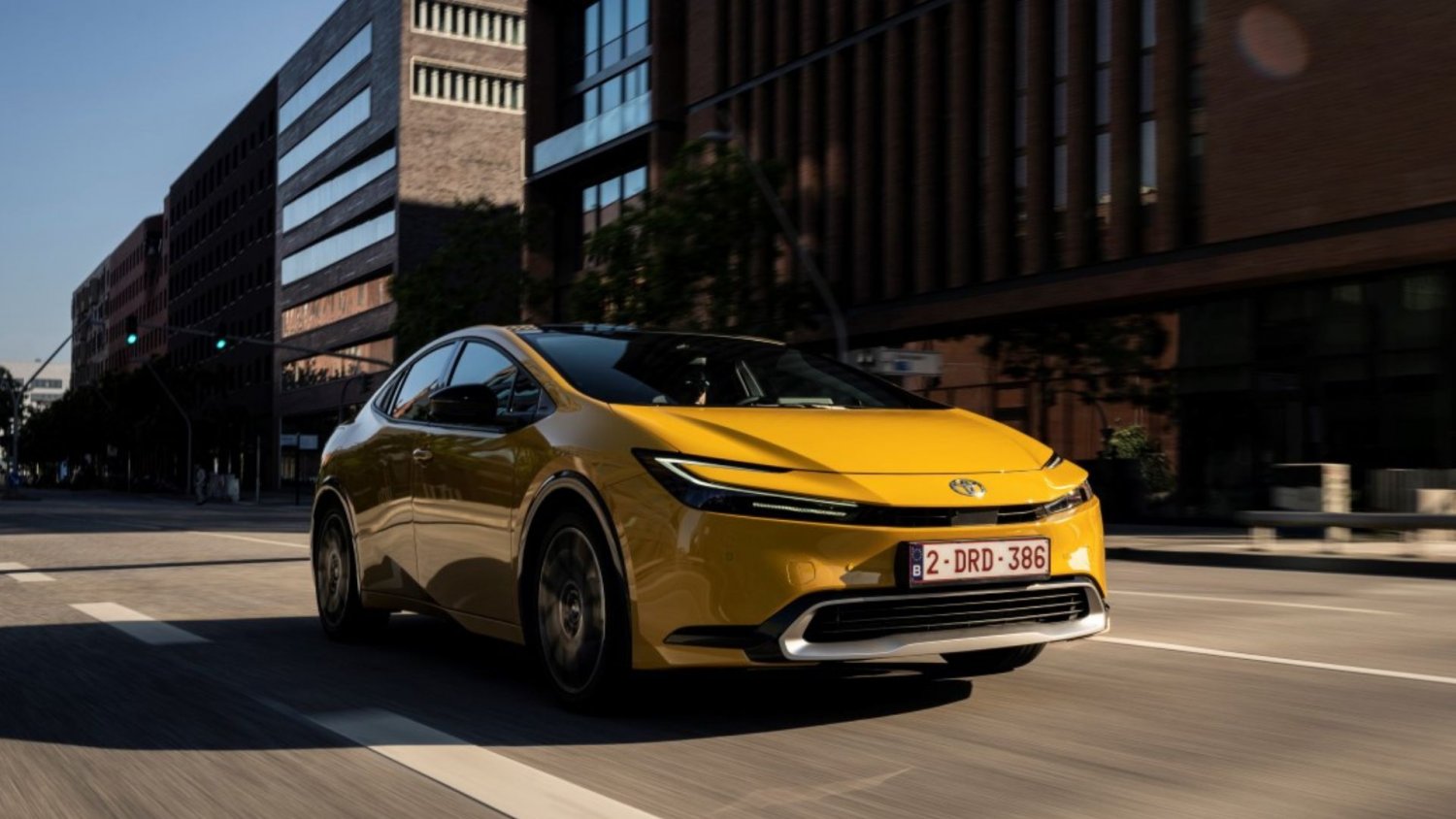 Prius do kupienia taniej o 17 tys. zł. Toyota poszła na całość z promocją