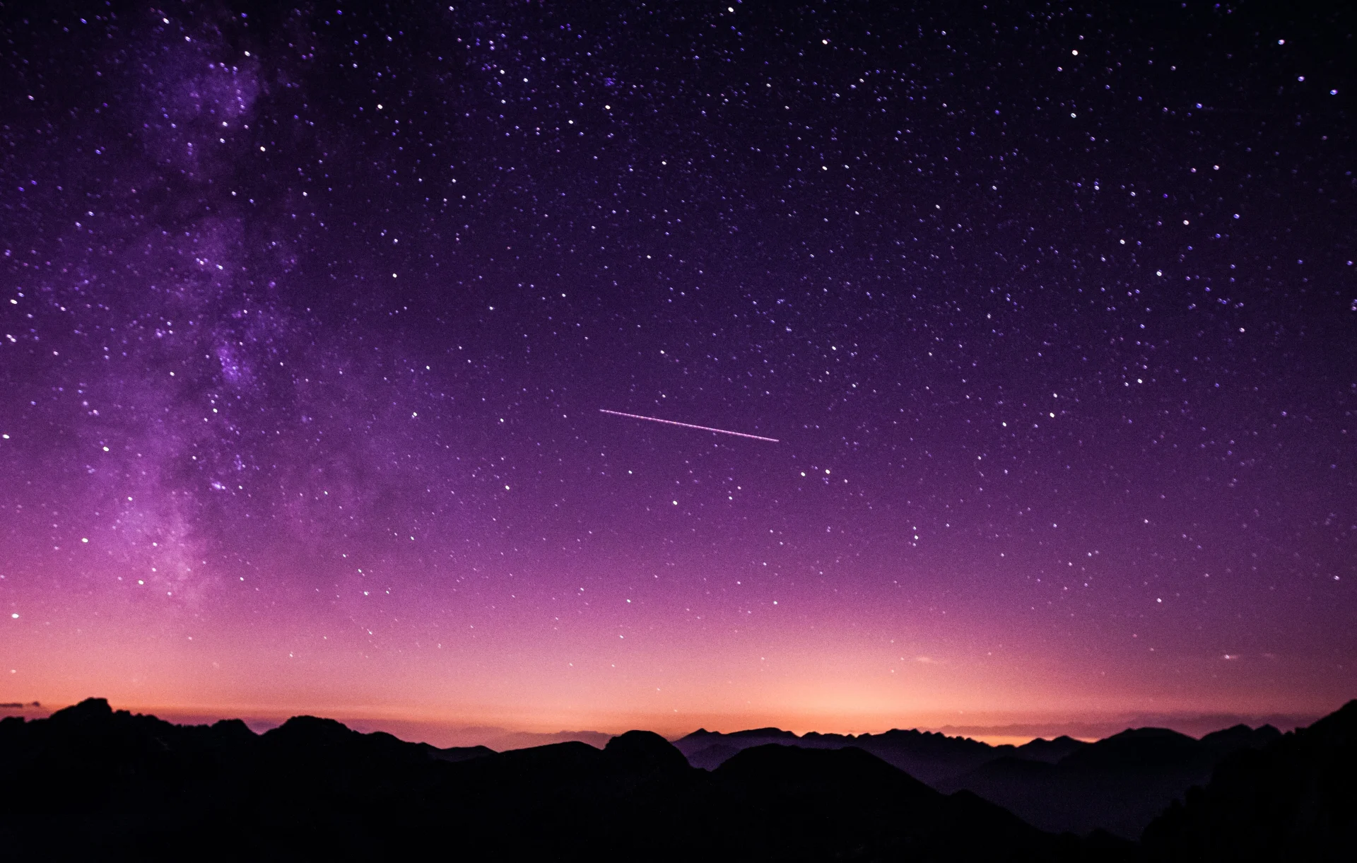 Starlink nad polskim niebiem. Satelity Space X od Elona Muska, Truskawkowa Pełnia i zaćmienie Księżyca [5 czerwca 2020]