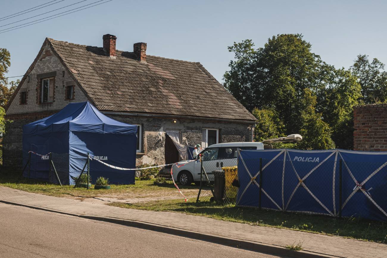 Czerniki: Ojciec ogolił jej głowę i chodził z nią za rękę. Kulisy zbrodni