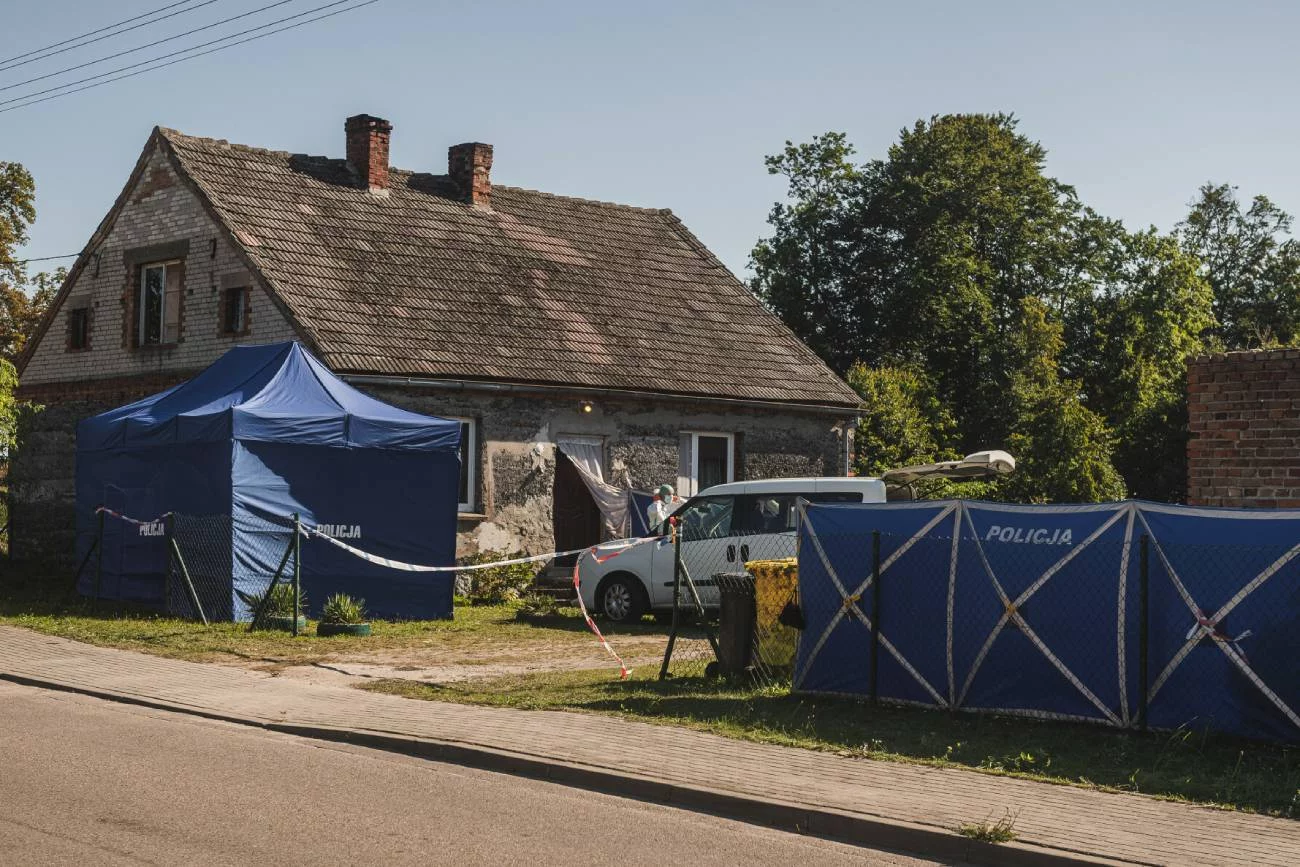 Czerniki: Ojciec ogolił jej głowę i chodził z nią za rękę. Kulisy zbrodni