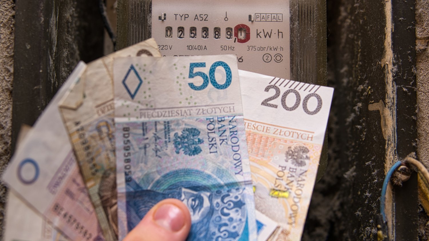 Dostawcy prądu stosują cwany trik. A potem widzisz rachunek wyższy o 45 proc.