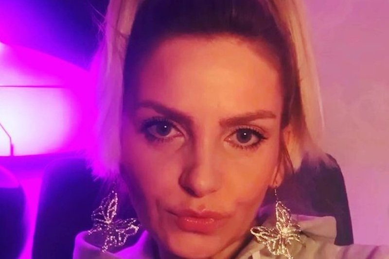 Maja Frykowska skrytykował scenę w serialu "Osiecka".