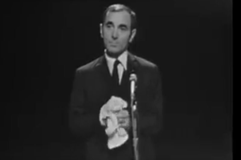 Charles Aznavour miał 94 lata.