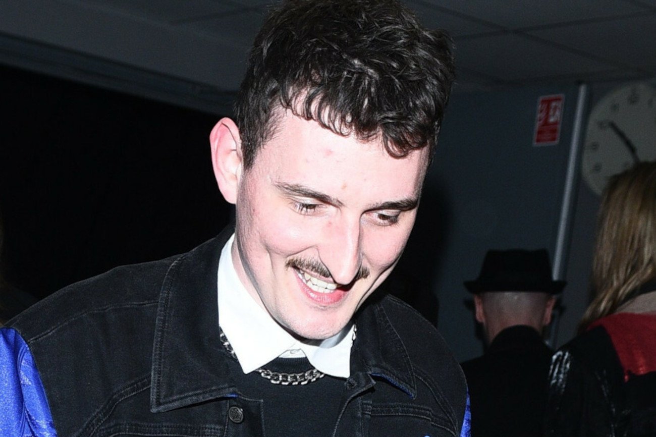 Dawid Podsiadło zaprasza fanów do kina.