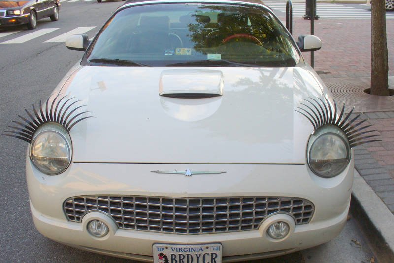 Rzęsy jak miotły? To niekoniecznie ozdoba. Na co dzień wyglądają dość sztucznie