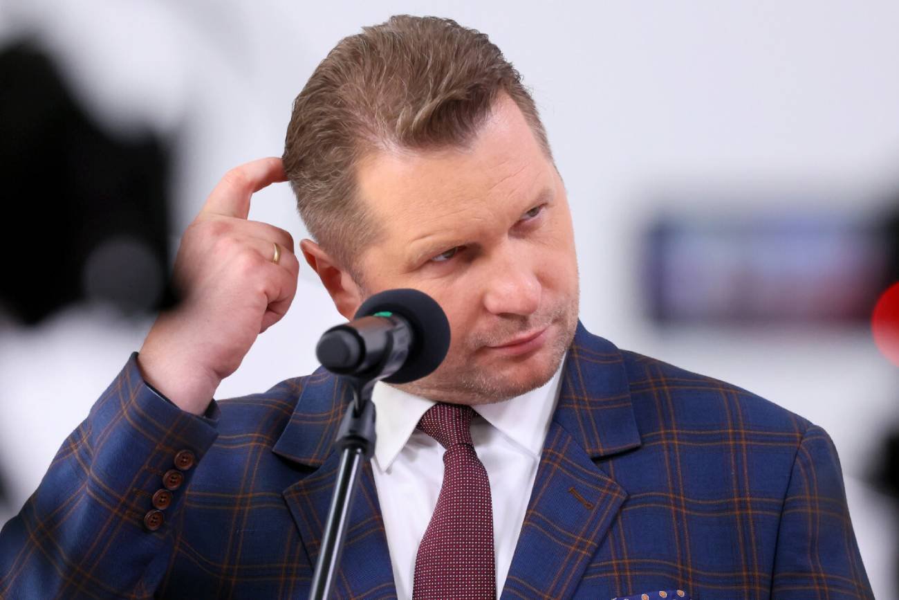 Telefon do Radia Maryja w sprawie podręcznika do HiT. Czarnek skrytykowany