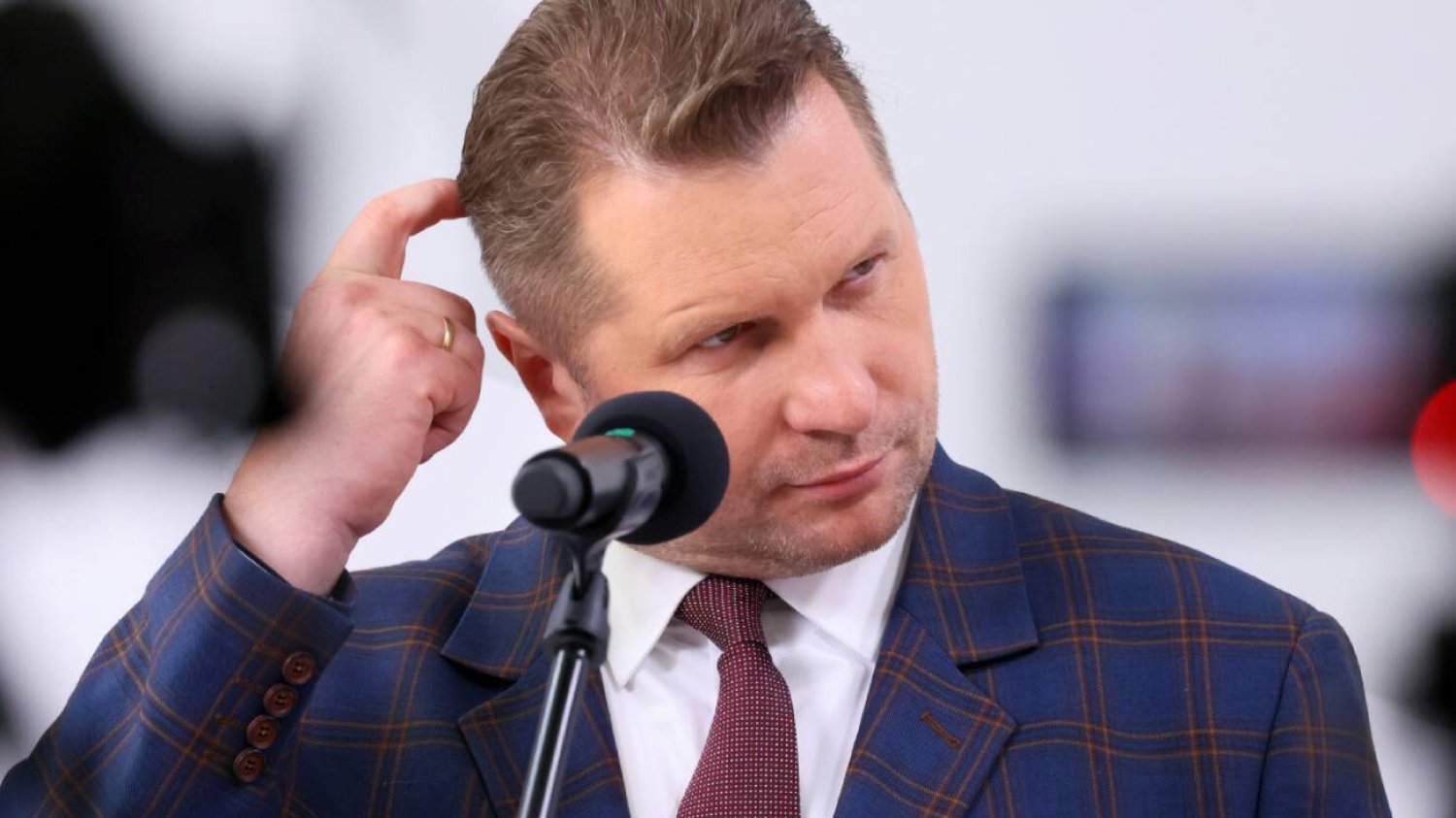 Telefon do Radia Maryja w sprawie podręcznika do HiT. Czarnek skrytykowany