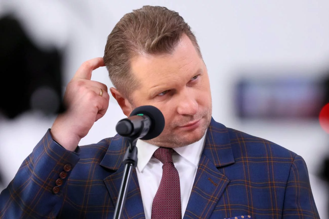 Telefon do Radia Maryja w sprawie podręcznika do HiT. Czarnek skrytykowany