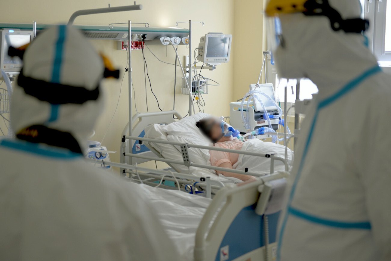 Ile zakażeń koronawirusem 31 grudnia? MZ opublikowało nowy raport o COVID-19.