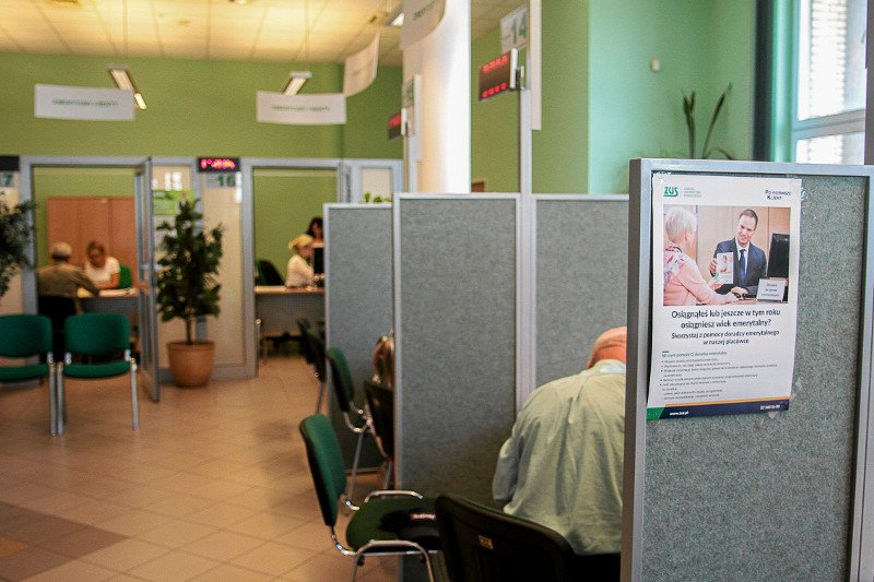 ZUS może w każdej chwili skontrolować osobę przebywającą na chorobowym.