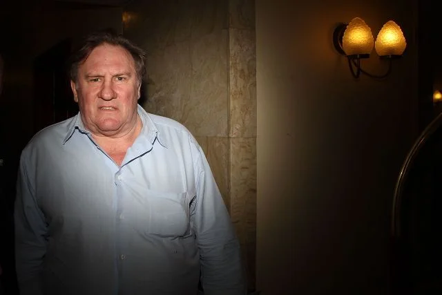 Depardieu zaczyna swój dzień od butelki szampana.
