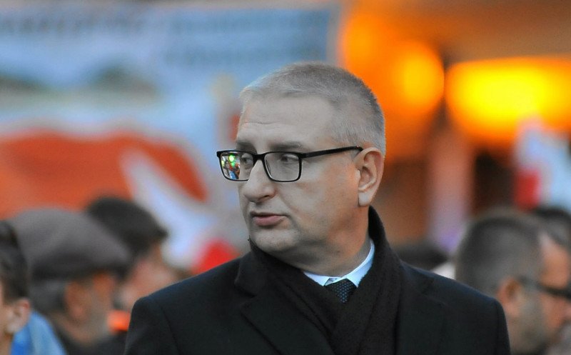 Bielsko-Biała. Poseł Stanisław Pięta podczas marszu ONR - "Żołnierze wyklęci część waszej pamięci"