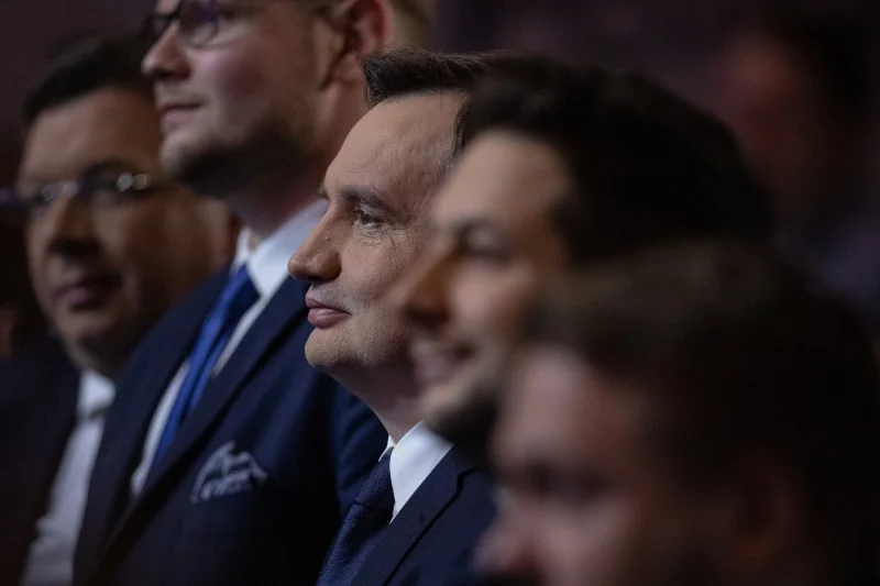 Partia Zbigniewa Ziobry pnie się w sondażach. Partia Zbigniewa Ziobry pnie się w sondażach.