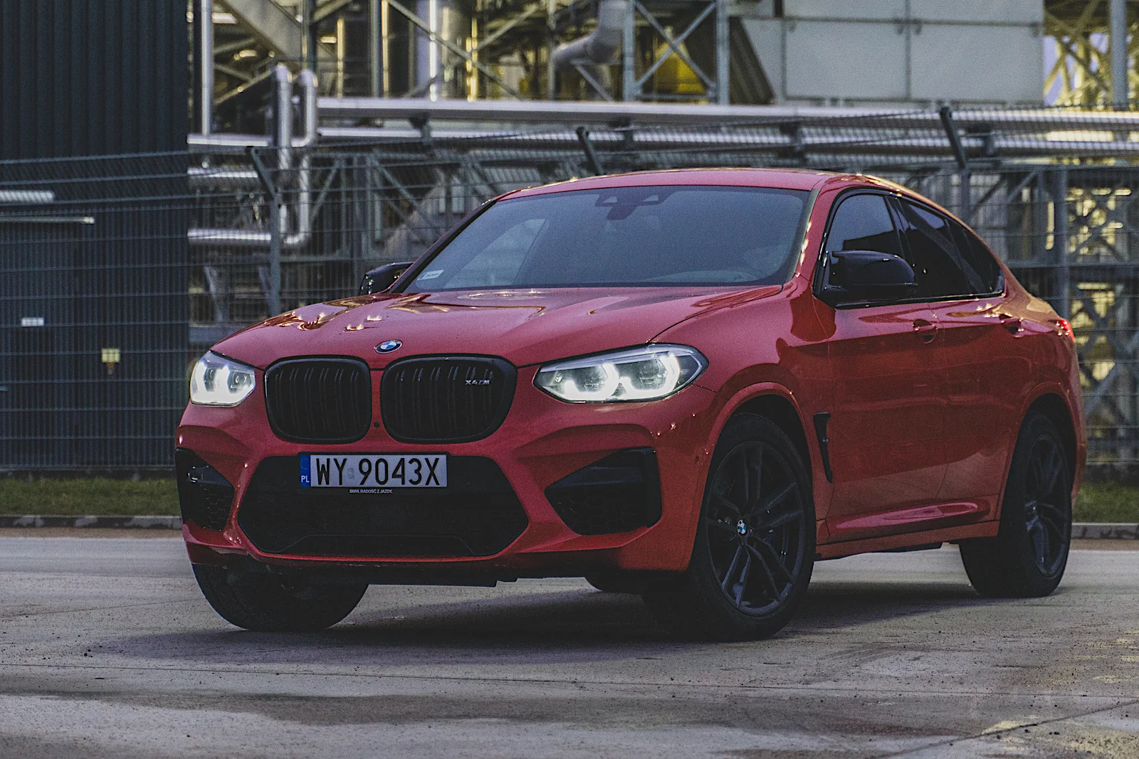 BMW X6 M to kawał robiącego wrażenie auta. Ale nie wszystko jest takie różowe.