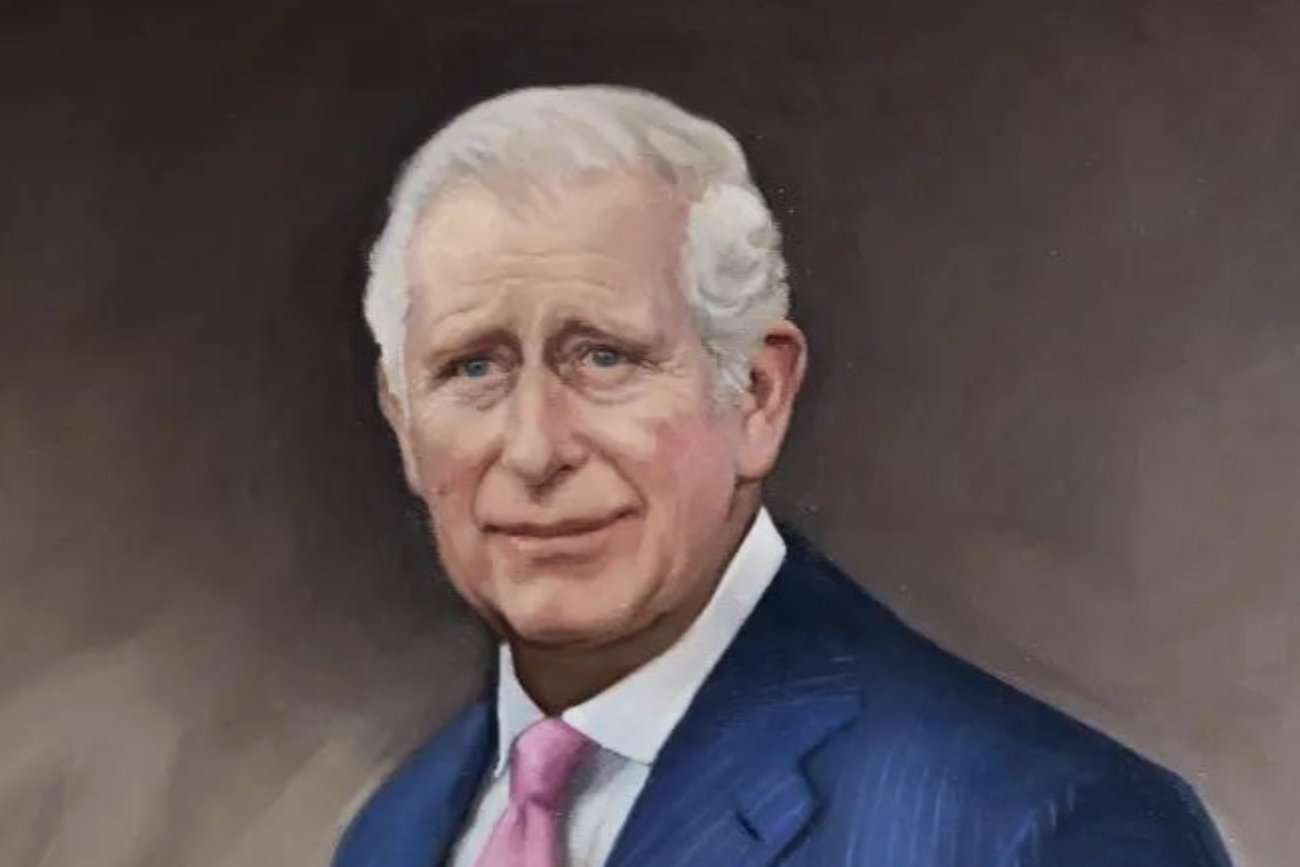 Pierwszy oficjalny portret króla Karola III. Co monarcha ma na nadgarstku?