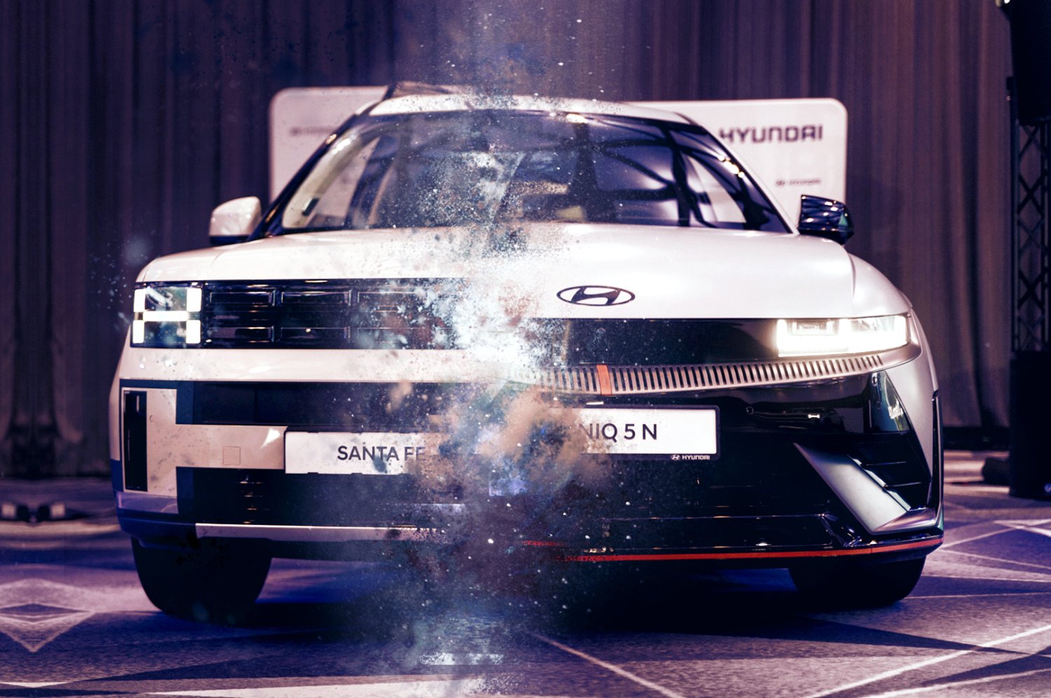 Nowy Hyundai Ioniq 5 N oraz nowy Santa Fe to auta skrajnie różne, ale bardzo ciekawe.