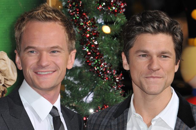 Neil Patrick Harris (z lewej) poślubił Davida Burtkę