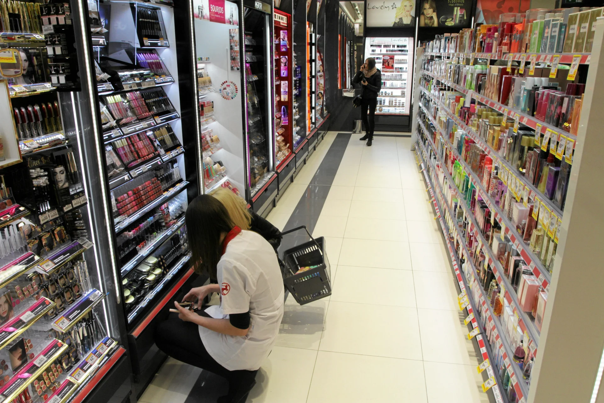 Rossmann wycofuje się ze sprzedaży napojów. Wszystko przez nowy system kaucyjny