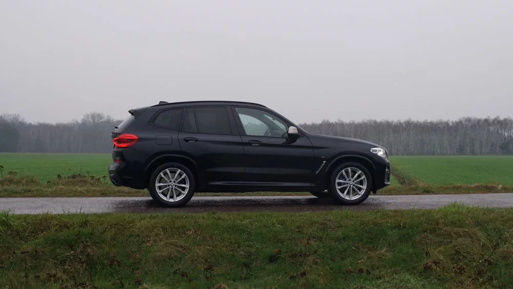 Auto sprawia wrażenie większego niż jest.