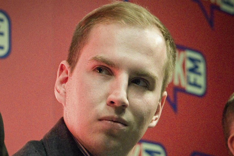 Adam Andruszkiewicz, nowy wiceminister cyfryzacji, nie ma łatwo z powodu swoich wypowiedzi z przeszłości.