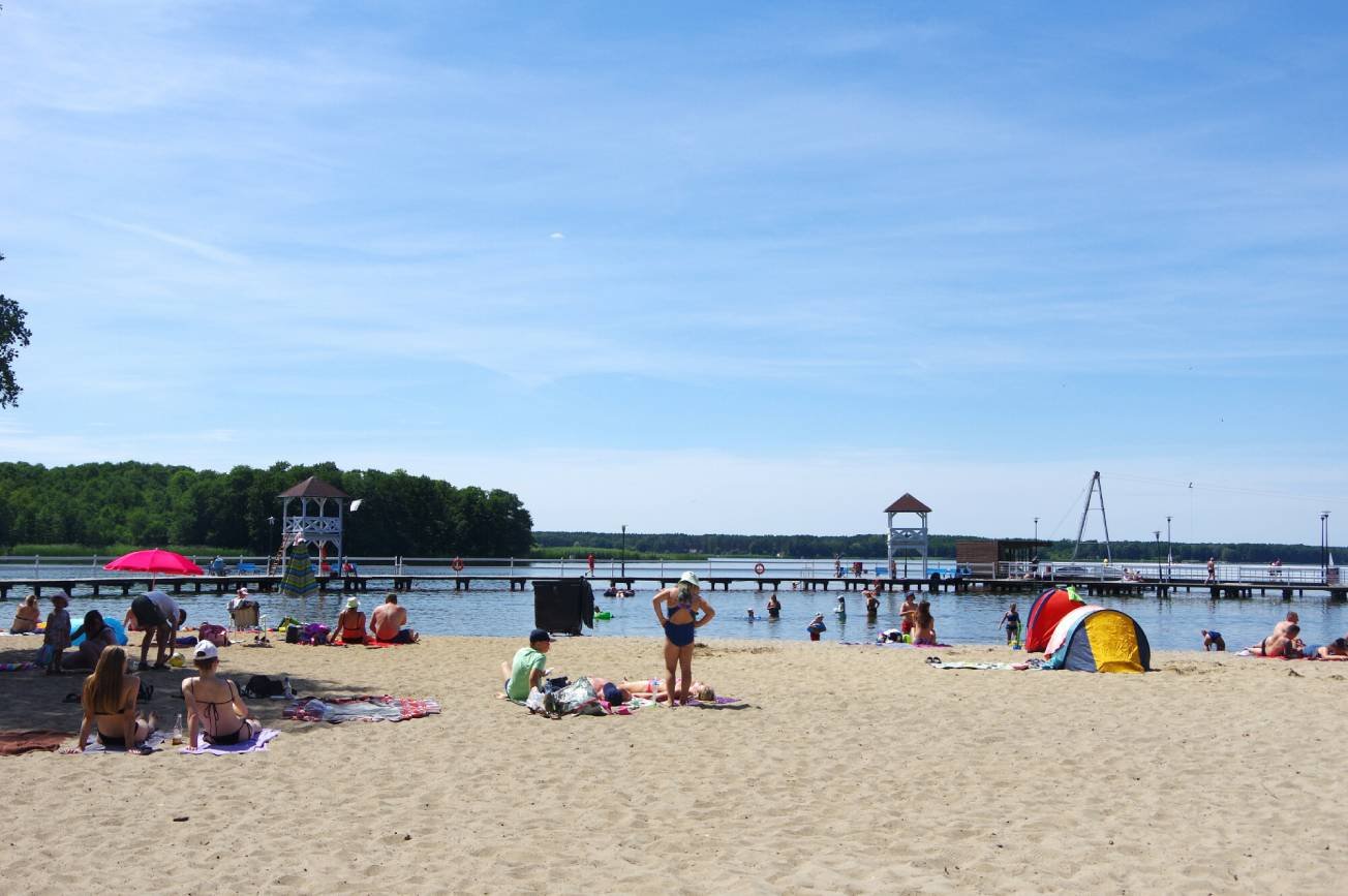 Niewiesze: mężczyzna nad jeziorem znalazł kilkanaście tysięcy złotych