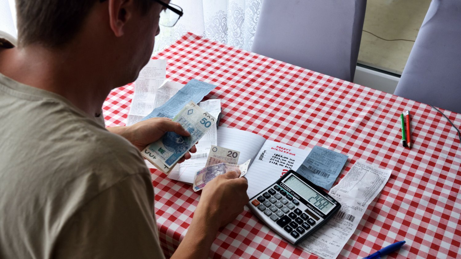 Życie w tych miastach będzie droższe. Wzrastają m.in. opłaty za parkowanie Podwyżki opłat w 2025. Co będzie droższe i gdzie?