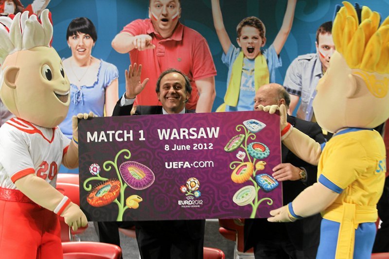 Michael Platini i Grzegorz Lato podczas konferencji rozpoczynającej losowanie biletów na Euro 2012