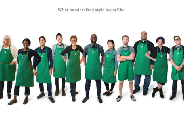 Starbucks poluzował zasady ubioru swoich pracowników.