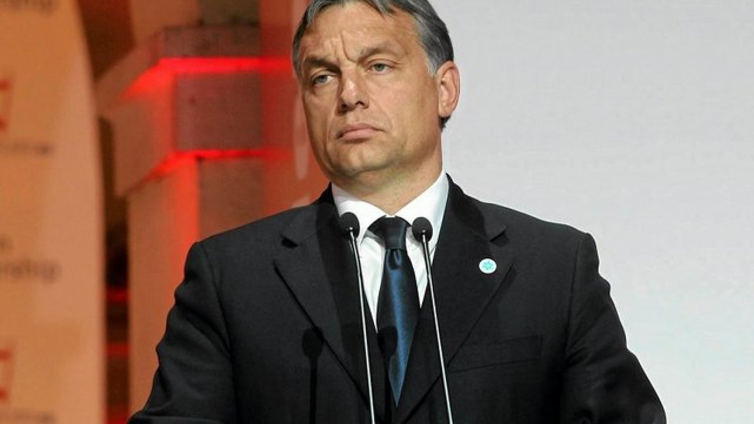 Węgrzy tłumaczą się ze słów swojego premiera Viktora Orbana.