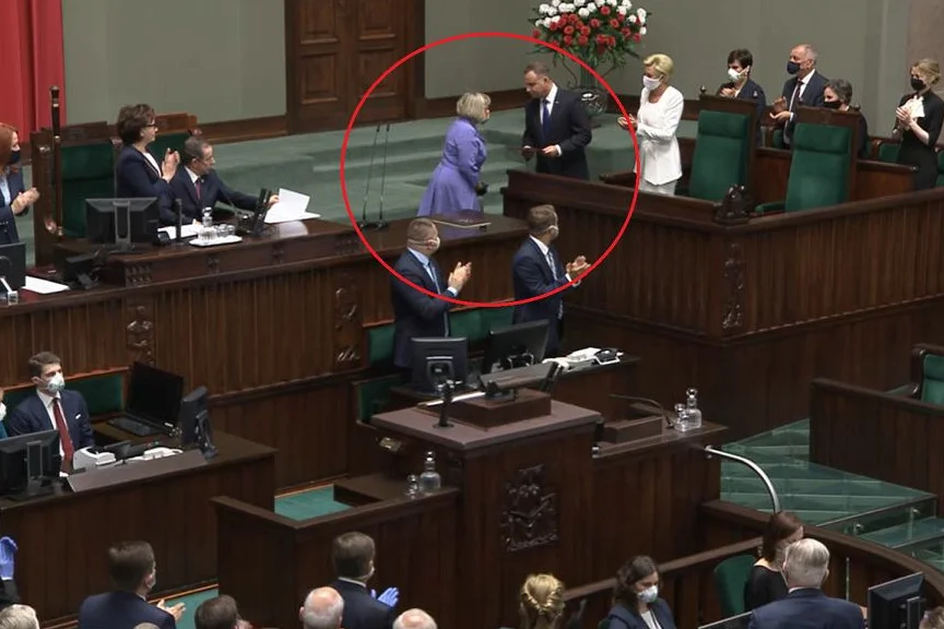 Wanda Nowicka wręczyła prezydentowi list