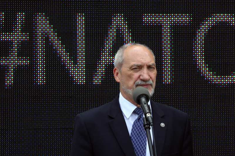 Minister Antoni Macierewicz zwołał naradę dowódców w reakcji na rosyjską mobilizację.