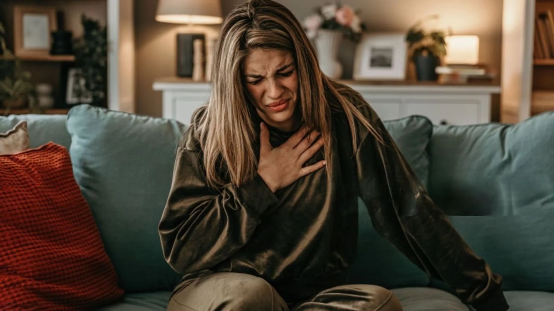 Problemy sercowe Polek łatwo je przeoczyć. A winne są stereotypy