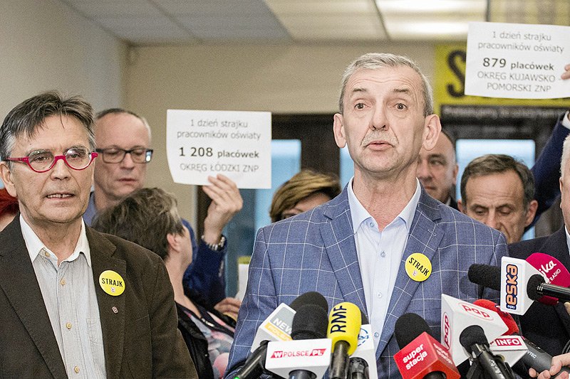 Prezes ZNP Sławomir Broniarz ogłosił dziś decyzję o zawieszeniu strajku nauczycieli.