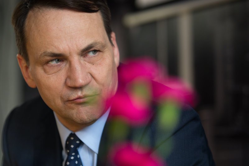 Radosław Sikorski, europoseł Koalicji Obywatelskiej, był gościem Moniki Olejnik w programie "Kropka nad i" (TVN24).