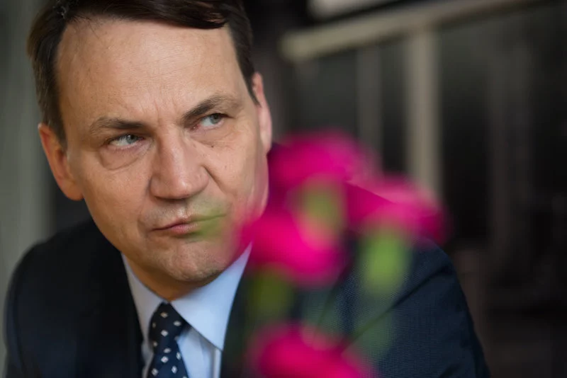 Radosław Sikorski, europoseł Koalicji Obywatelskiej, był gościem Moniki Olejnik w programie "Kropka nad i" (TVN24).