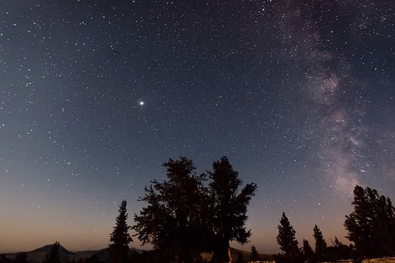 Noc spadających gwiazd już jutro. Nawet 80 Perseidów na godzinę