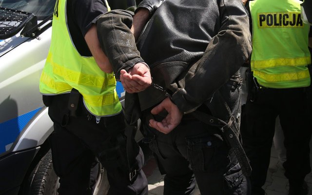 Policjanci nie mieli szans ze sprawcą przemocy domowej. Na pomoc przyszli im koledzy (zdj. ilustracyjne).