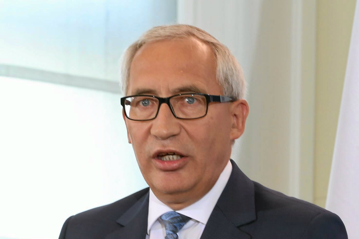 Poseł Kazimierz Smoliński zabrał głos ws. poprawki o przejmowaniu banków "za złotówkę". Jego tłumaczenie brzmi zaskakująco.