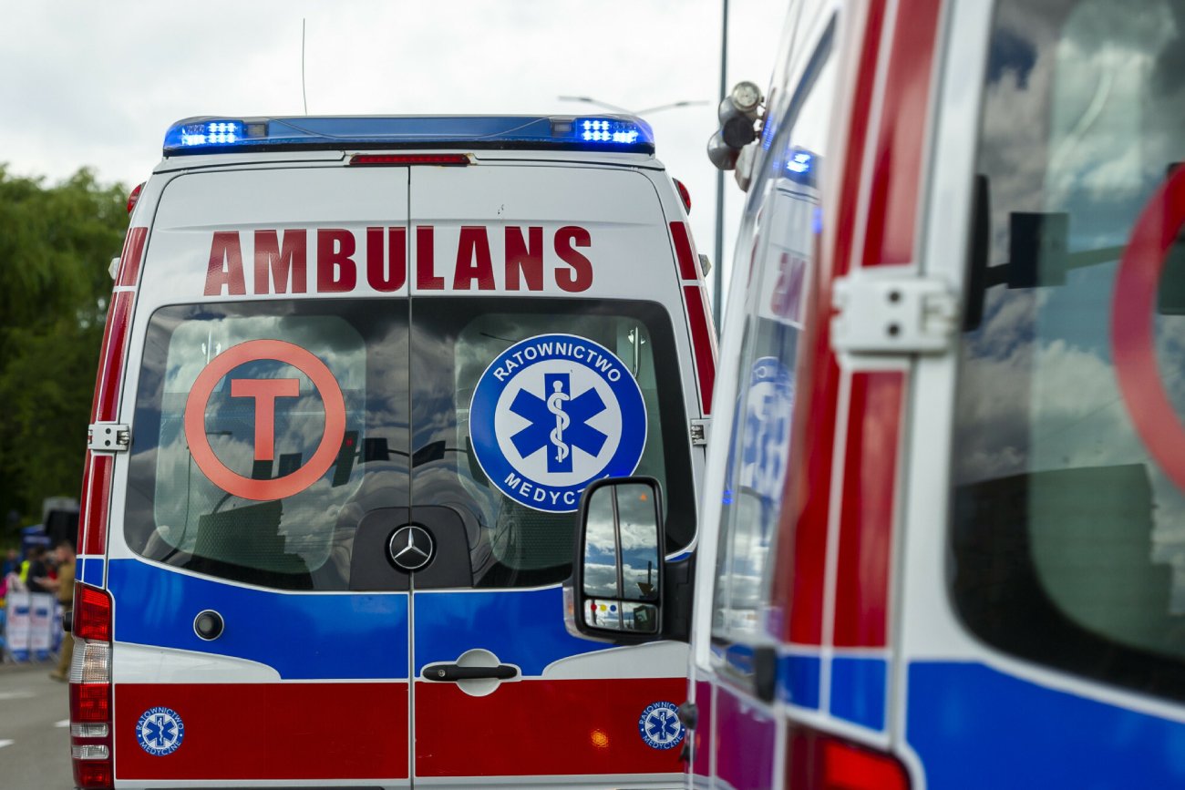 Dzieci zasłabły podczas uroczystości szkolnej. Trwa akcja służb.