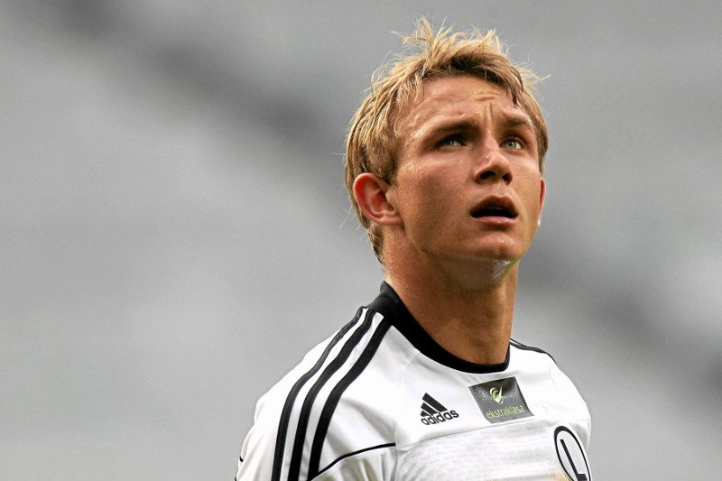 Kuba Rzeźniczak - wychowanek Widzewa, który całą seniorską karierę spędził w Legii. Jak sam mówi czuje się bardziej związany z Warszawą i Legią niż Widzewem