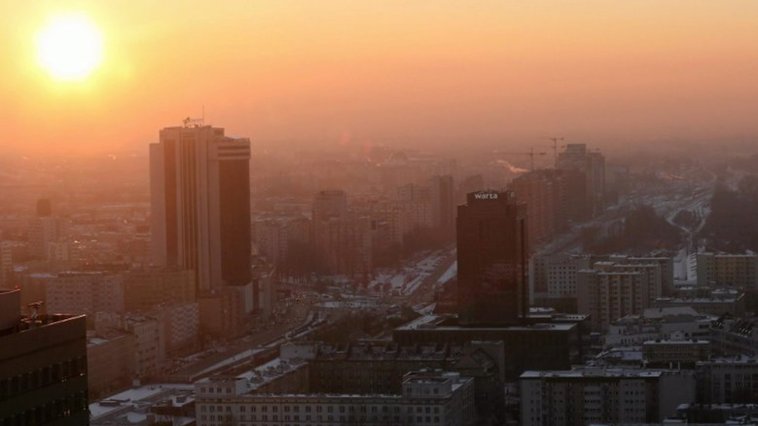 Tak wygląda smog nad Warszawą.