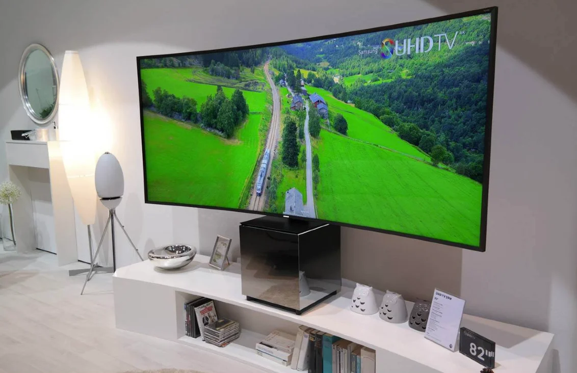 Najnowocześniejsze modele telewizorów z zakrzywionymi matrycami UHD